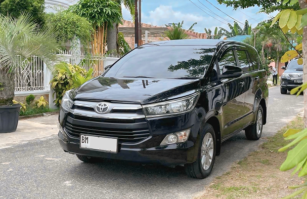 Gambar Innova Reborn